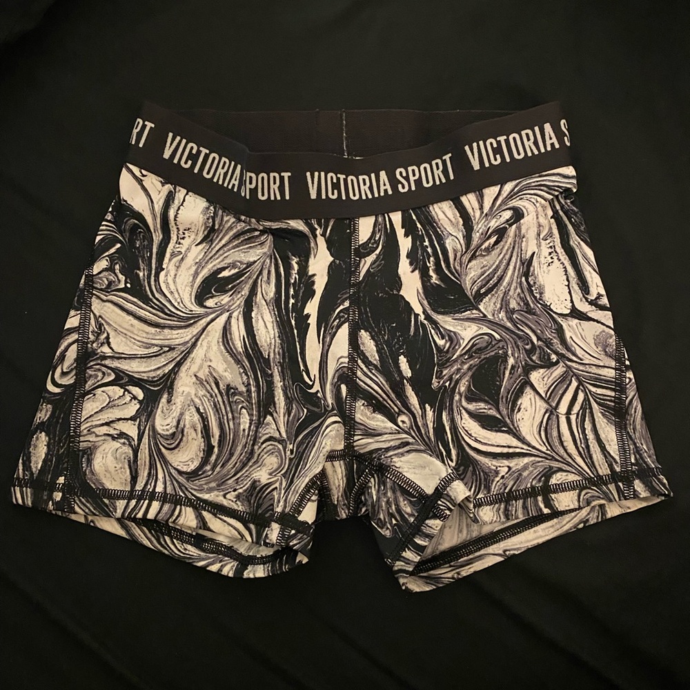 NWOT Victoria’s sport compression shorts